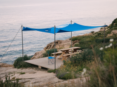 So findest du in 5 schritten einen windgeschützten picknickplatz am see und sicherst ihn mit einer tarp von decathlon